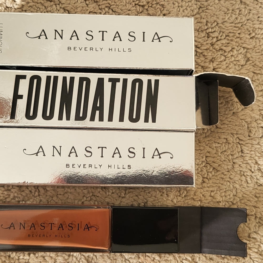 Anastasia Beverly Hills Foundation - Black and Brown